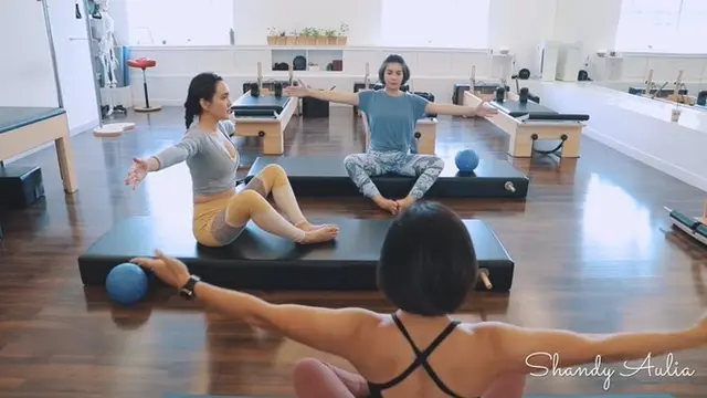 Pilates Bareng, Ini 7 Potret Irish Bella dan Shandy Aulia yang Bikin Deg-degan Netizen