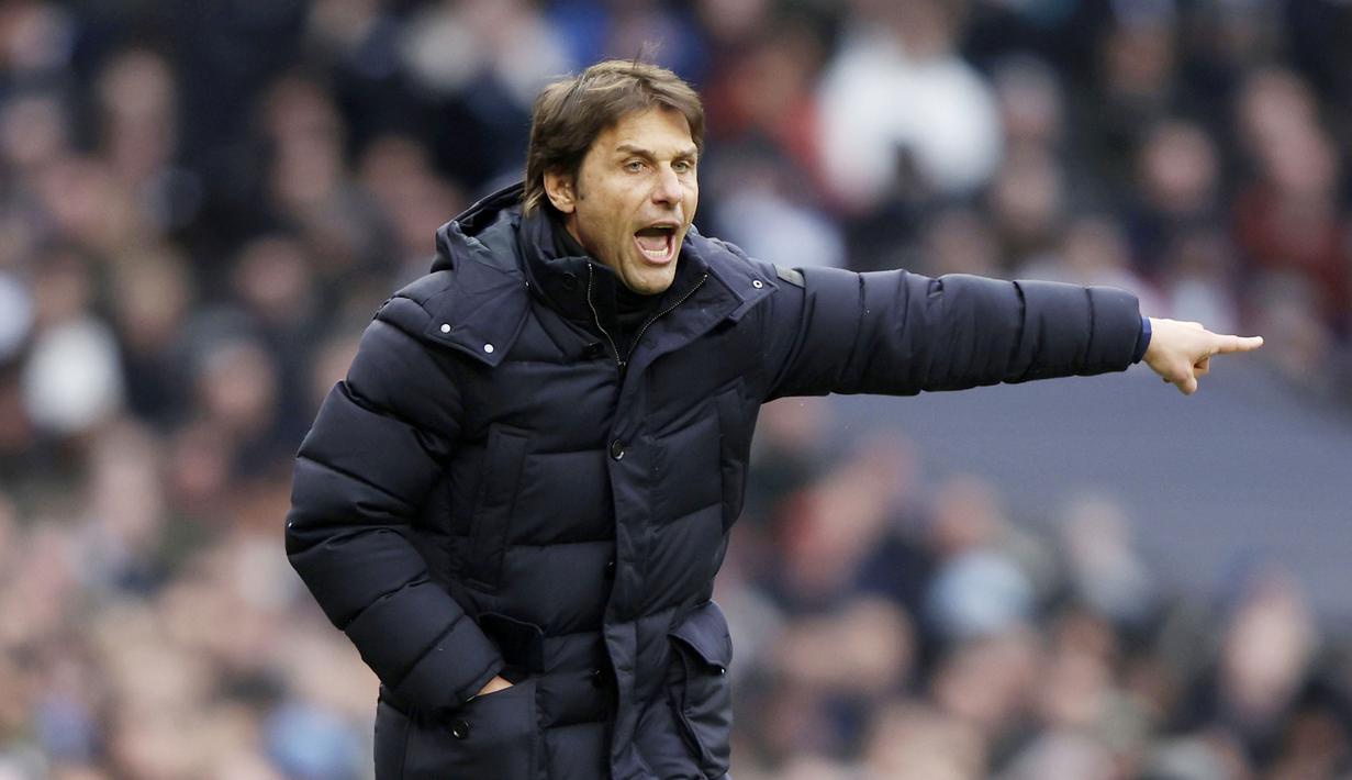 <p>Juru taktik Tottenham Hotspur, Antonio Conte, merupakan salah satu gelandang bertahan top di masanya. Selama 13 musim bermain untuk Juventus, ia berhasil menyabet 14 trofi termasuk lima gelar Serie A dan satu Liga Champions 1995/96. (AP/Ian Walton)</p>