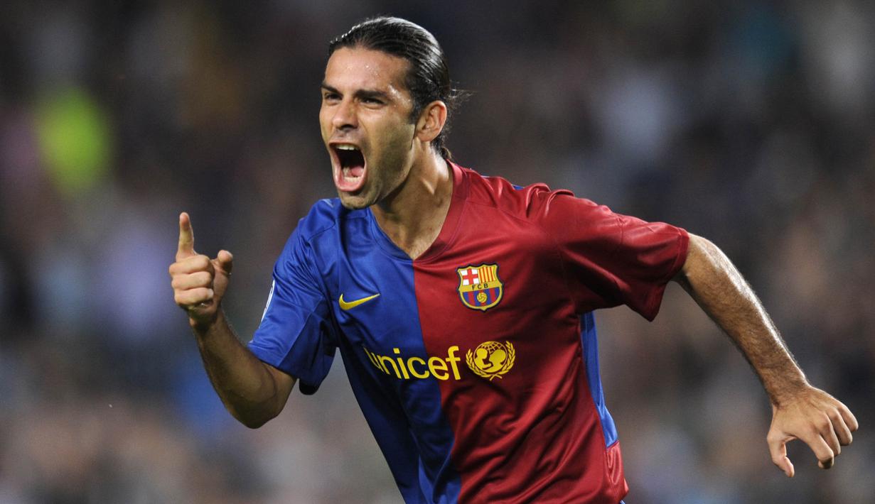 Bek Barcelona, Rafael Marquez, merayakan gol yang dicetaknya ke gawang Sporting Lisbon, pada Liga Champions di Camp Nou, Selasa (16/9/2008). Eks bintang Barcelona ini mendapat sanksi dari Departemen Keuangan AS karena kasus narkoba. (AFP/Lluis Gene)