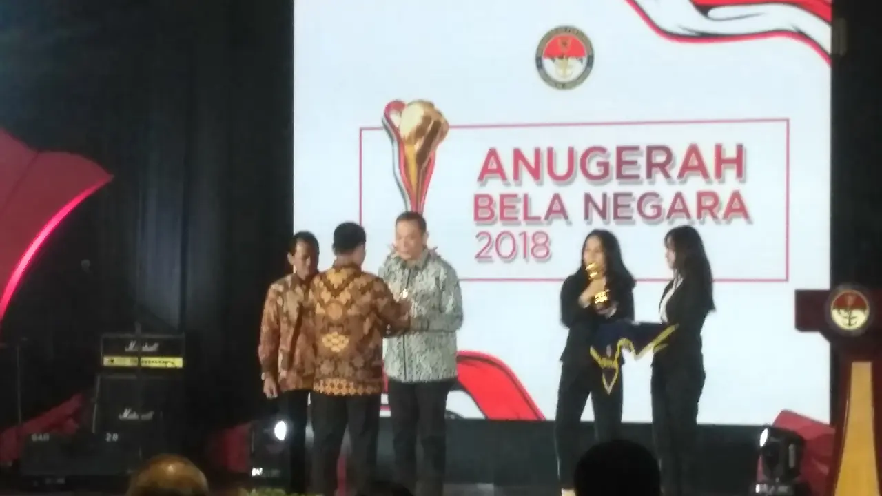 Menteri Pertahanan RI Ryamizard Ryacudu memberi apresiasi kepada seluruh masyarakat dan juga media dalam acara 'Penganugerahan Bela Negara', yang digelar di Gedung AH Nasution, Jalan Medan Merdeka Barat, Jakarta Pusat.