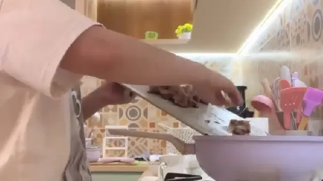 Momong Baby R, Begini Pesona Reino Barrack saat Gendong Anak Saat Berlibur Ke Jepang