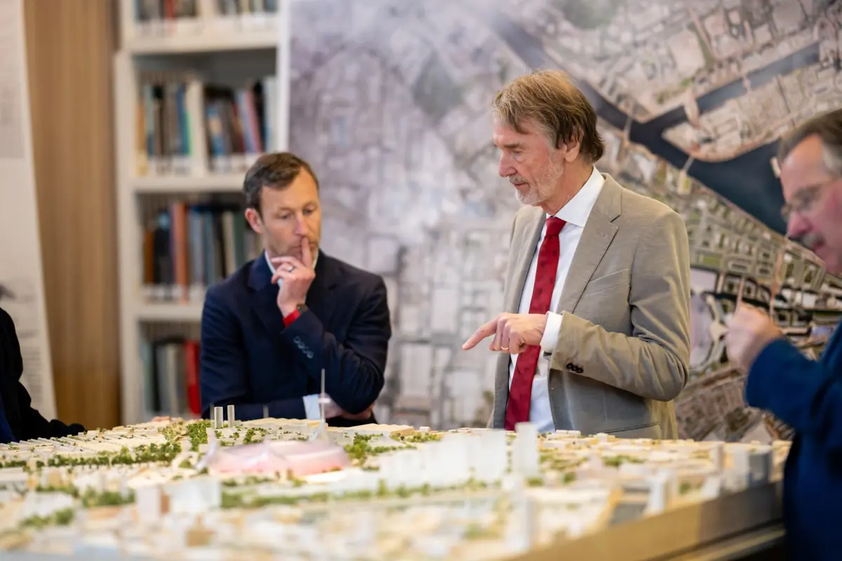 Sir Jim Ratcliffe, calon stadion baru Manchester United