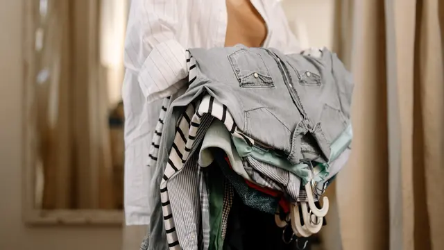 Desainer Lokal Dukung Larangan Thrifting Pakaian Bekas Impor di Indonesia