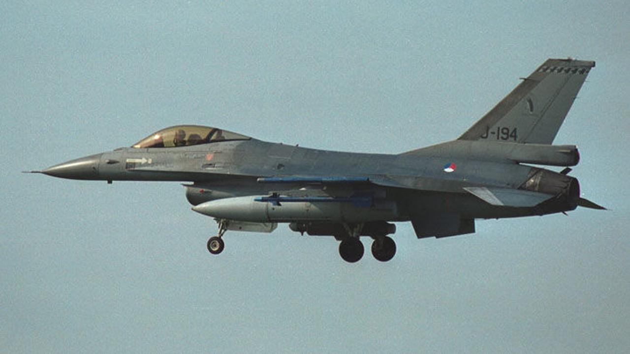 Pesawat F-16