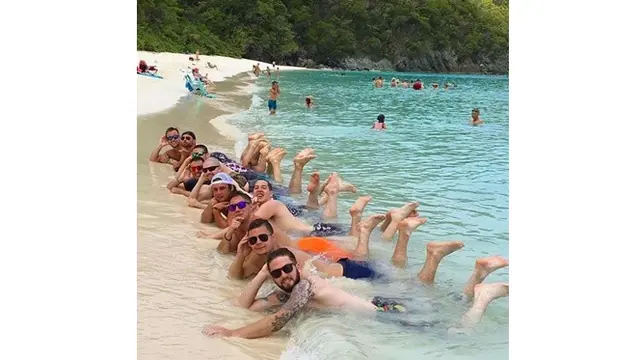 5 Foto Parodi Cowok Tiru Gaya Cewek Ini Lucunya Kebangetan