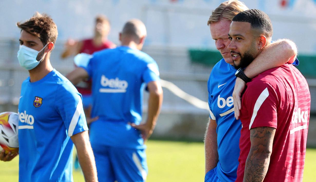 Memphis Depay mengaku Ronald Koeman berperan besar dalam kedatangannya ke Camp Nou dan ia bersumpah untuk memberikan segalanya bagi sang pelatih di atas lapangan. (Foto: AFP/Miguel Ruiz)