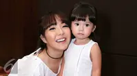 Gisella Anastasia alias Gisel bersama putrinya, Gempita Nora Marten. (Herman Zakharia/Liputan6.com)