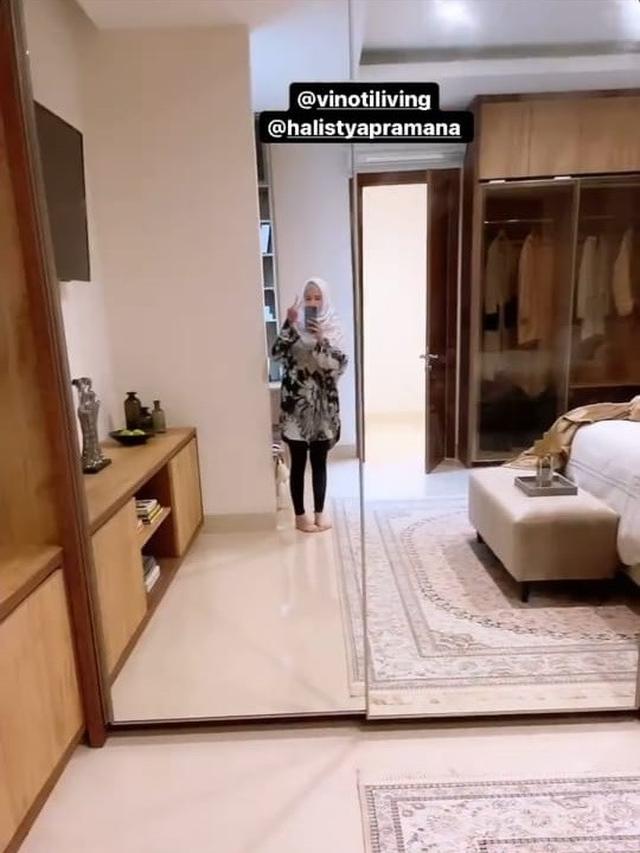 Kamar Cut Meyriska dan Roger Danuarta