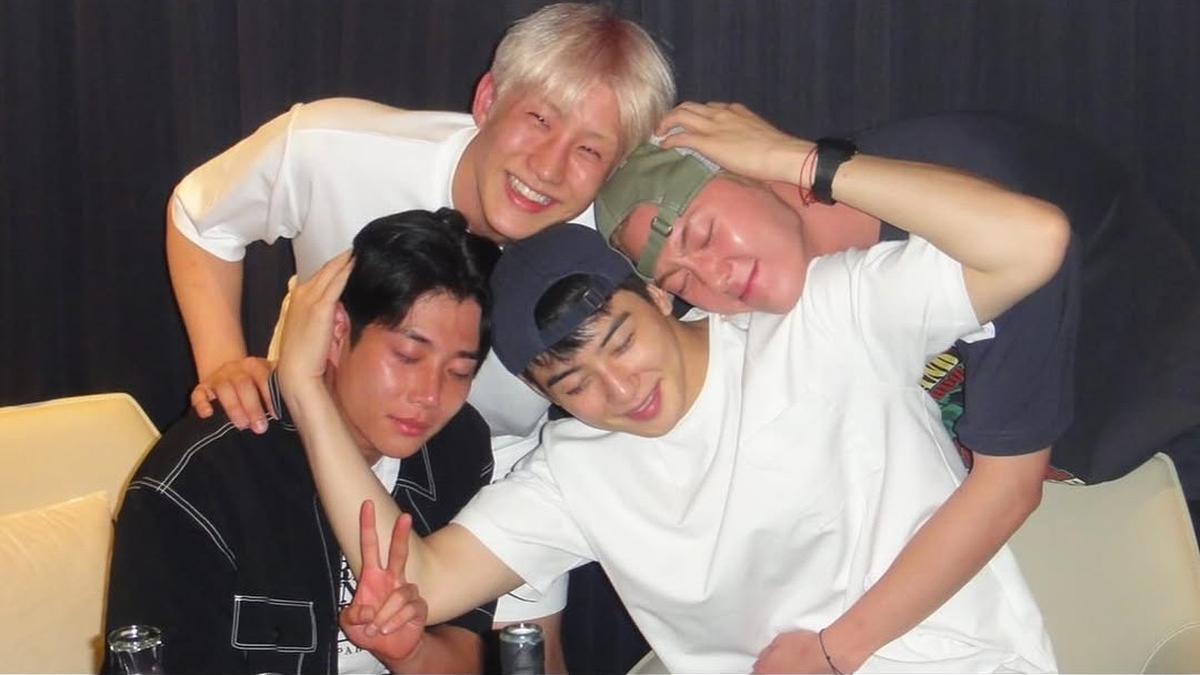 6 Potret Hangat Cha Eun Woo Pamitan Wamil: Bareng Member ASTRO, Moon Sua, hingga Dongdong