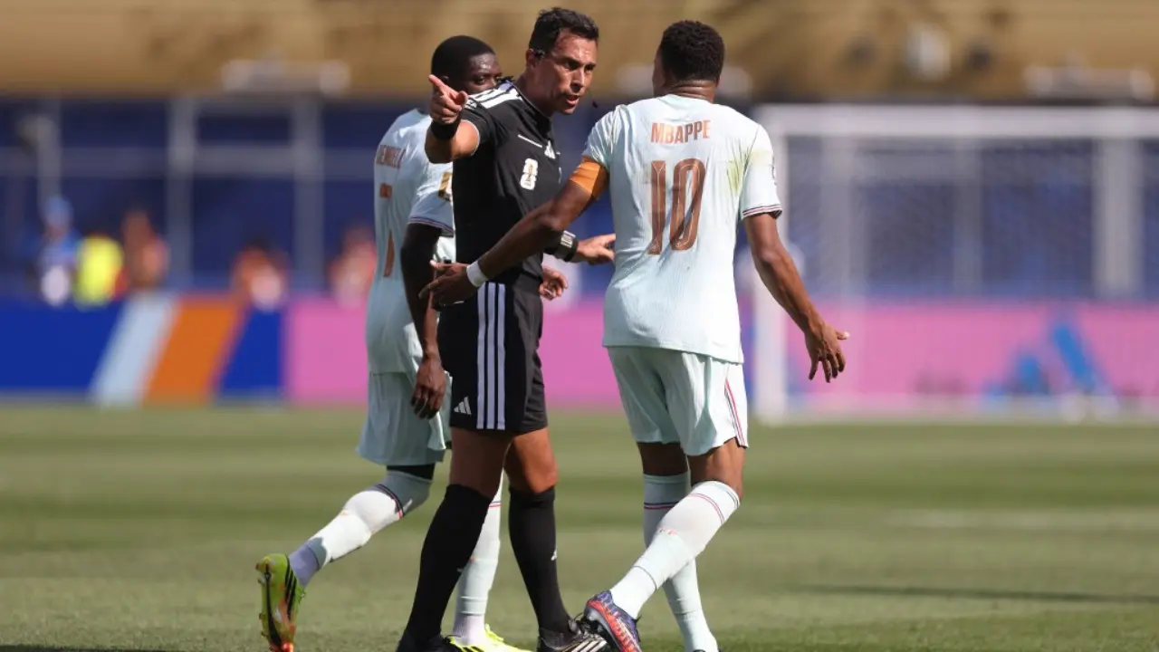 Kylian Mbappe, Facundo Tello