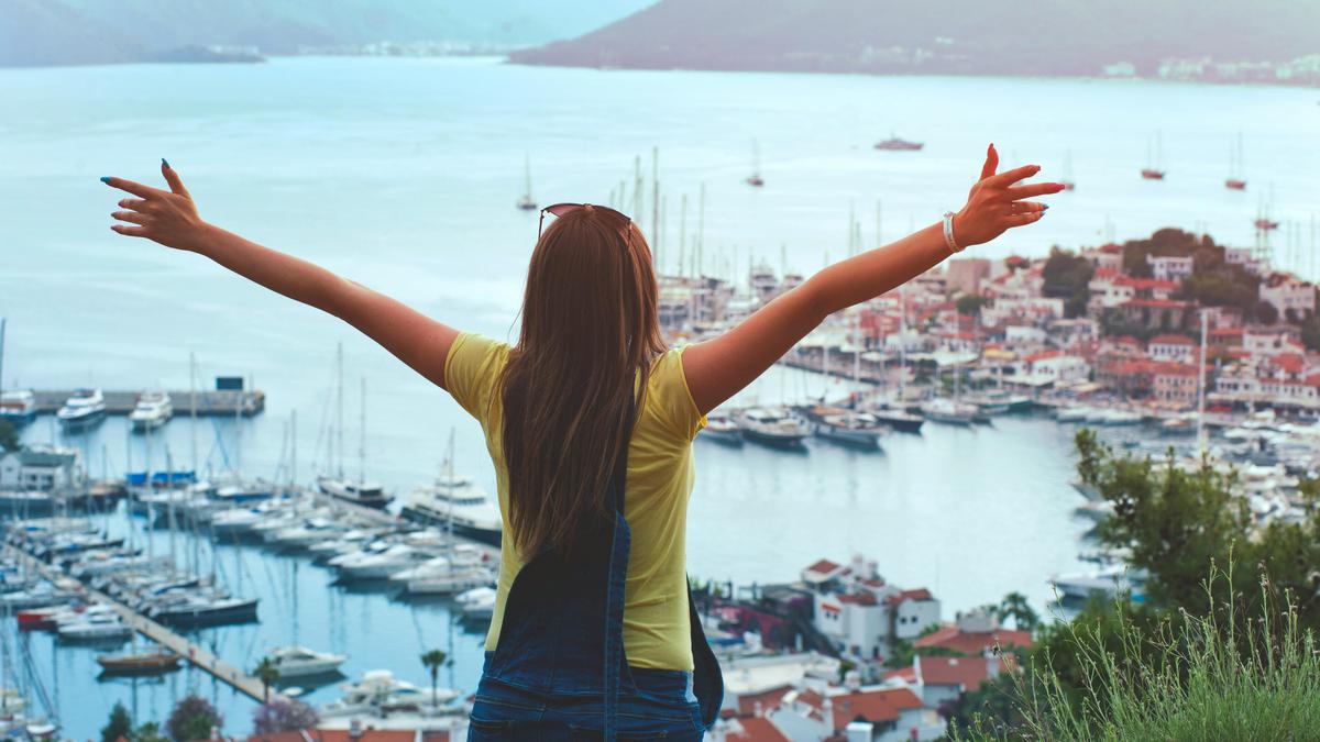 4 Alasan Traveling Sendirian Bisa Jadi Pengalaman Hidup yang Berharga