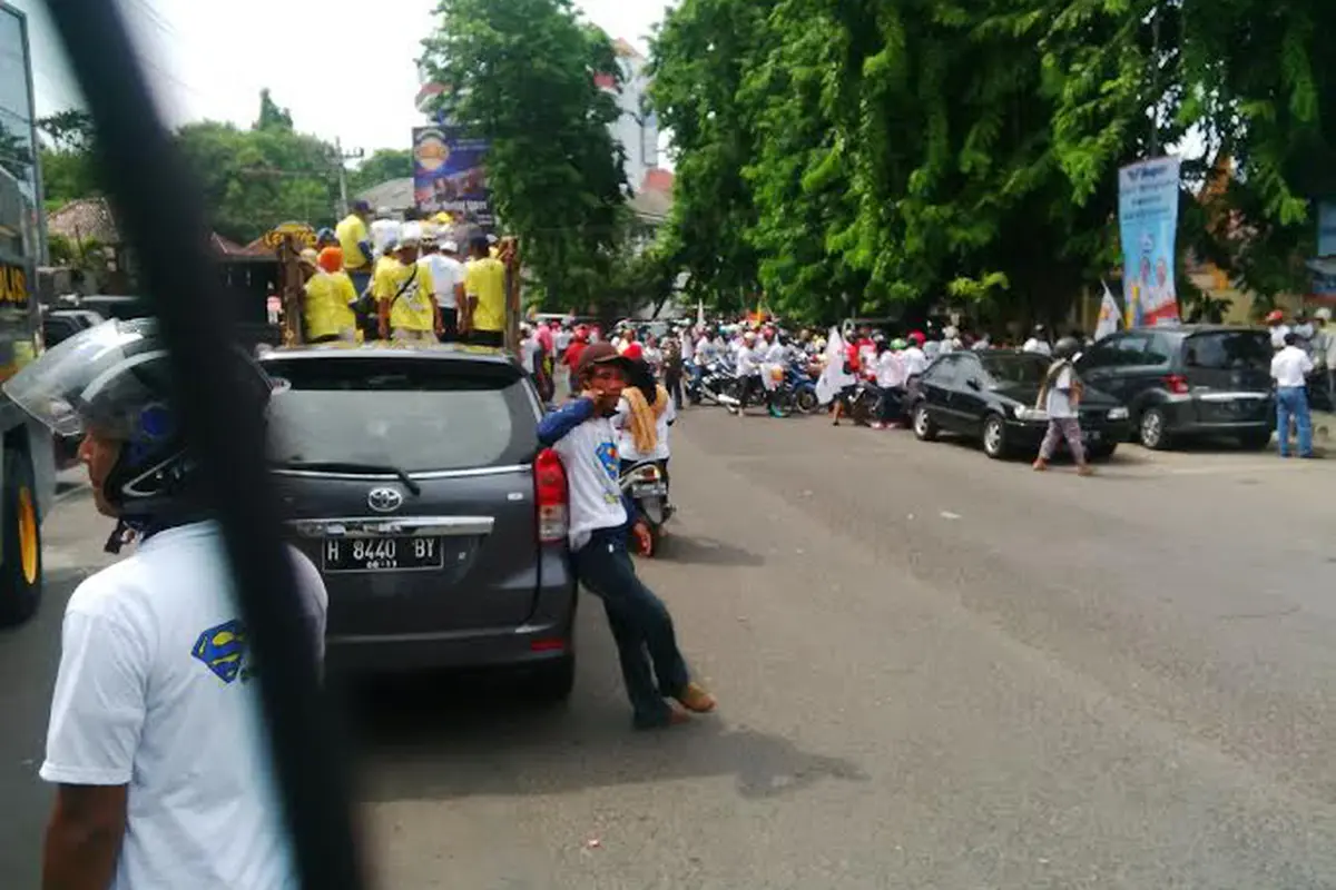 20151203-Peserta Kampanye Ugal-Ugalan-Pengendara Mengeluh-Semarang