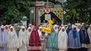 Sebagai informasi, penetapan 1 Syawal 1447 Hijriah atau Lebaran 2026 umat muslim Muhammadiyah berbeda dengan yang ditetapkan pemerintah. Tampak dalam foto, umat muslim saat melaksanakan salat Idul Fitri 1447 Hijriah di salah satu ruas jalan di kota Surabaya, Jawa Timur, pada Jumat 20 Maret 2026. (JUNI KRISWANTO/AFP)