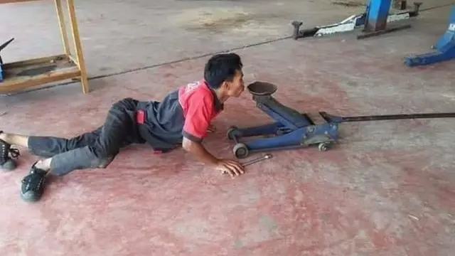 Kelakuan Absurd Saat Orang Gabut Ini Bikin Tepuk Jidat