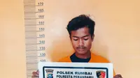 Pelaku pencurian mesin air masjid di Kota Pekanbaru. (Liputan6.com/M Syukur)