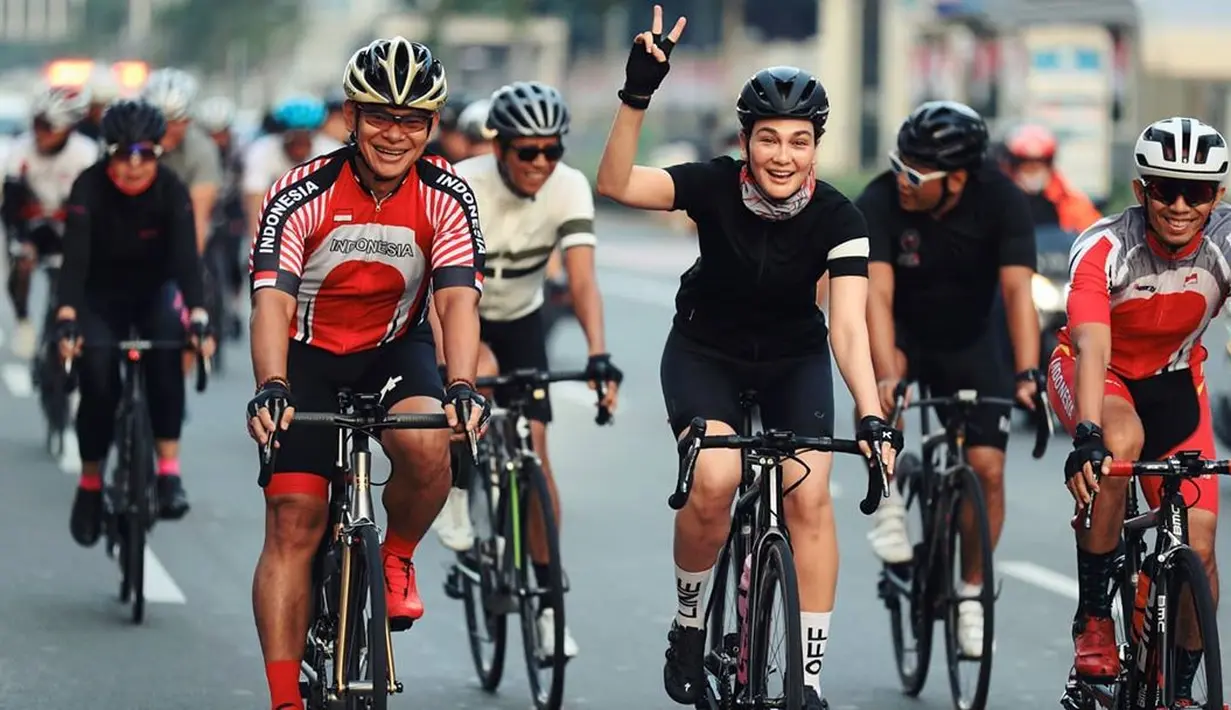 (Instagram/lunamaya)