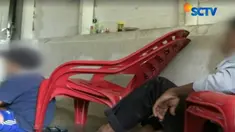Bahkan, guru tersebut juga menyuruh Bayu menjilat WC sebanyak 12 kali. Karena takut, Bayu menurut tapi baru empat kali jilatan dia muntah-muntah.