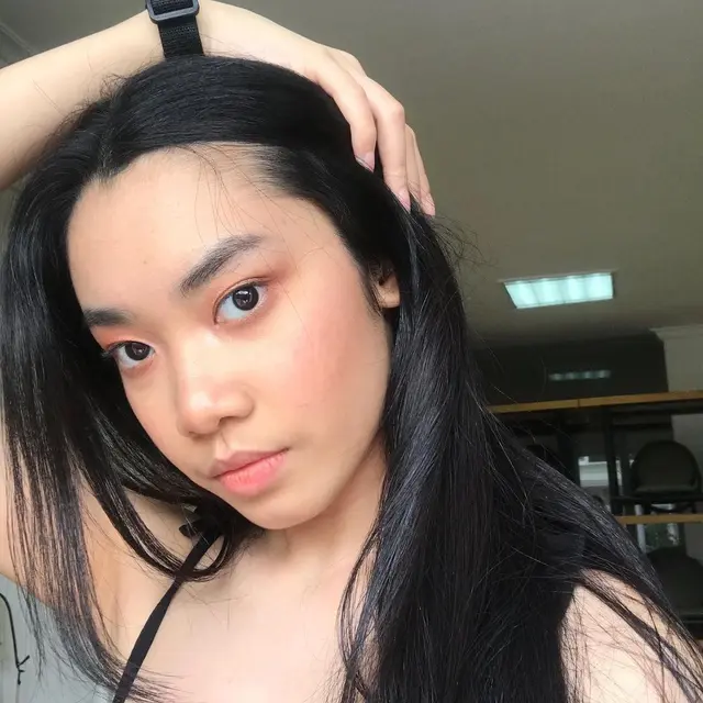 6 Potret Audrey Bianca, Peserta Indonesia's Next Top Model yang Viral Tak Bisa Gunting Kuku