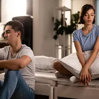 ilustrasi hubungan yang hambar dan tidak terasa bahagia/copyright freepik.com/Drazen Zigic