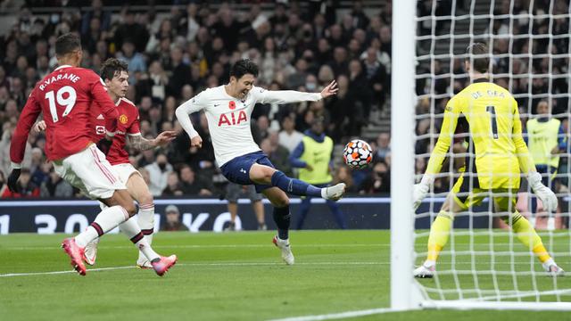 FOTO: MU Bantai Tottenham, Cristiano Ronaldo Sumbang Gol