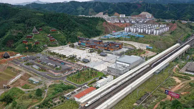 Jalur Kereta Cepat Guiyang-Guangzhou Dorong Pariwisata di Sanjiang, China