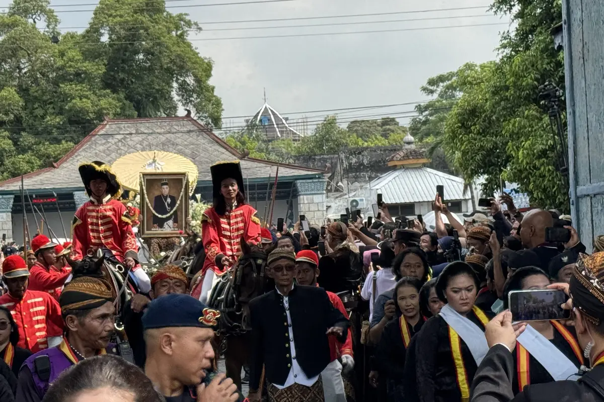 Jenazah Pakubuwono XIII Menuju Tempat Pemakaman