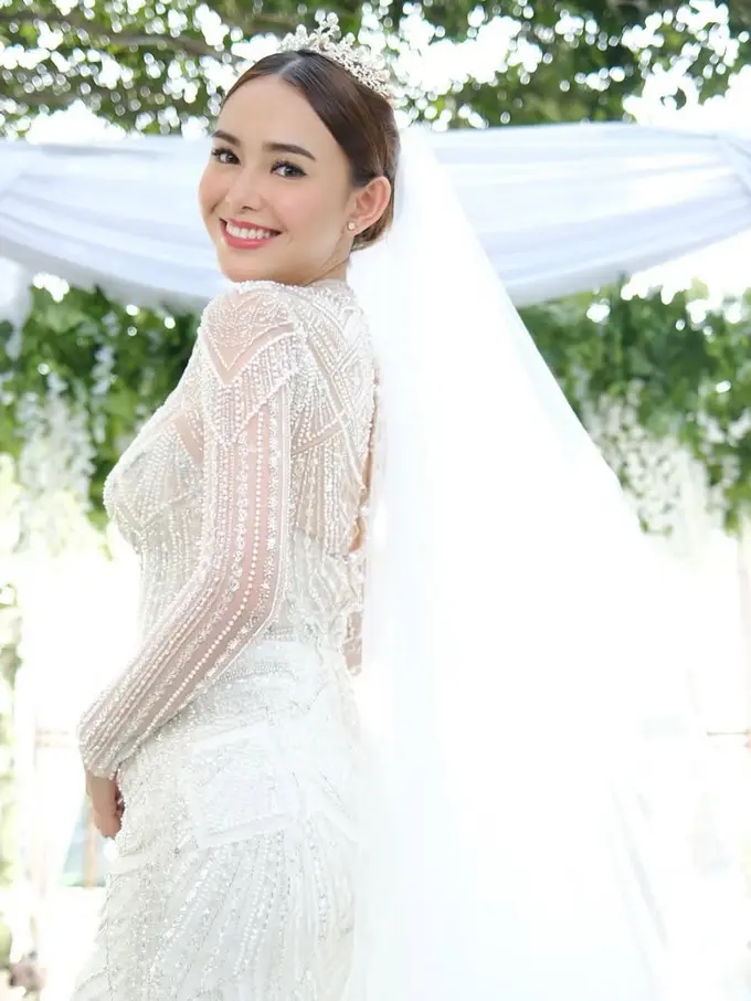 Amanda Manopo Tampil dengan Gaun Pengantin