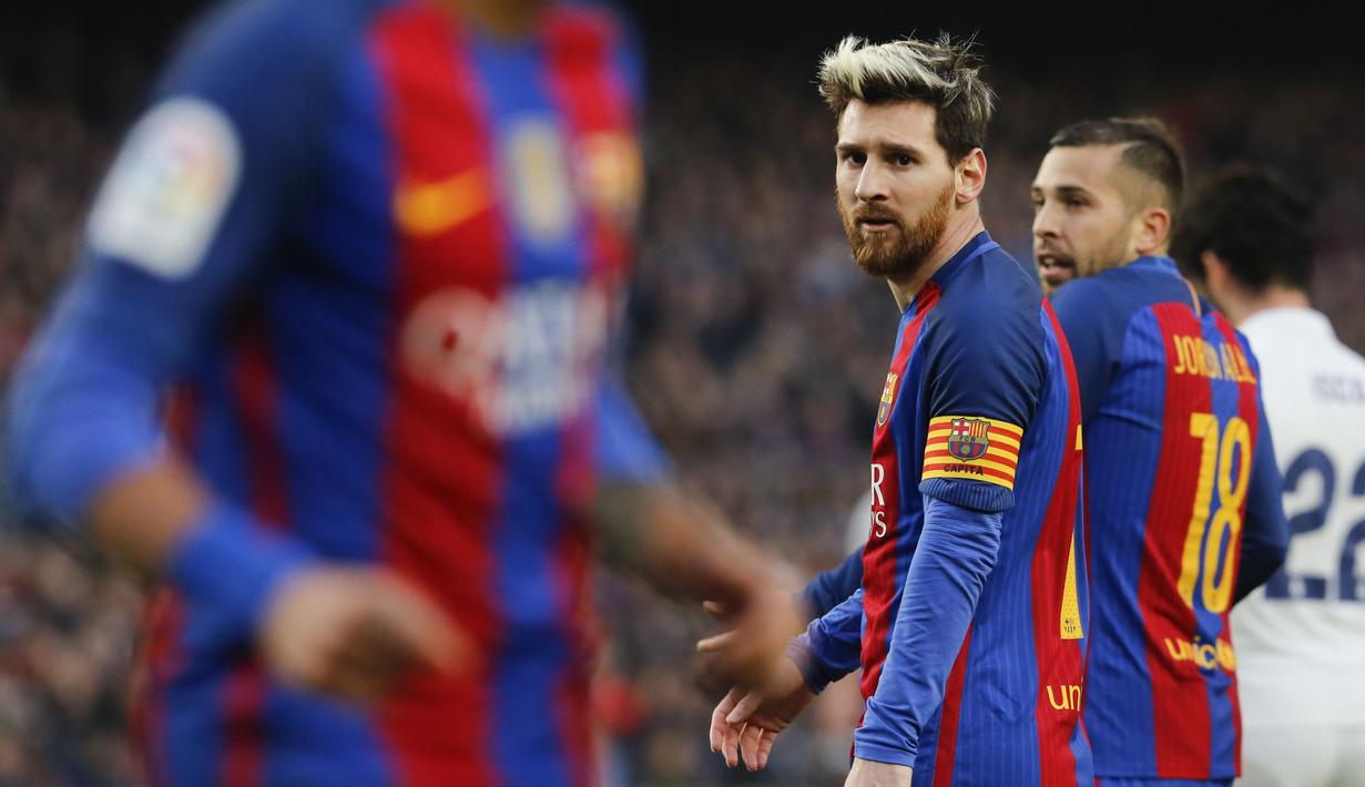 Ekspresi Striker Barcelona, Lionel Messi, saat melawan Real Madrid pada laga La Liga di Stadion Camp Nou, (3/12/2016). (AFP/Pau Barrena)