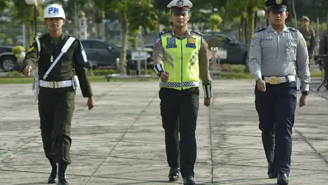 Personel TNI, Polri dan Dinas Perhubungan Riau yang akan melaksanakan Operasi Ketupat Muara Takus untuk mengamankan arus mudik.