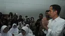 Jokowi pun berpamitan usai mengecek penerimaan KJP di SMPN 277, Jakarta, (23/9/14). (Liputan6.com/Herman Zakharia)
