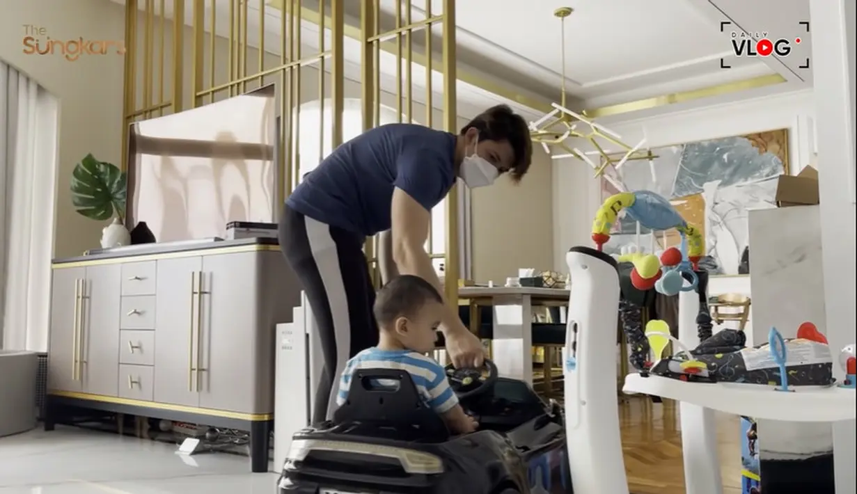 Irwansyah dan Ukkasya (Youtube/The Sungkars)