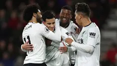 Pemain Liverpool merayakan gol Philippe Coutinho ke gawang AFC Bournemouth pada pekan 18 Premier League di Vitality Stadium, Minggu (17/12). Liverpool mencukur tuan rumah AFC Bournemouth empat gol tanpa balas. (Andrew Matthews/PA via AP)
