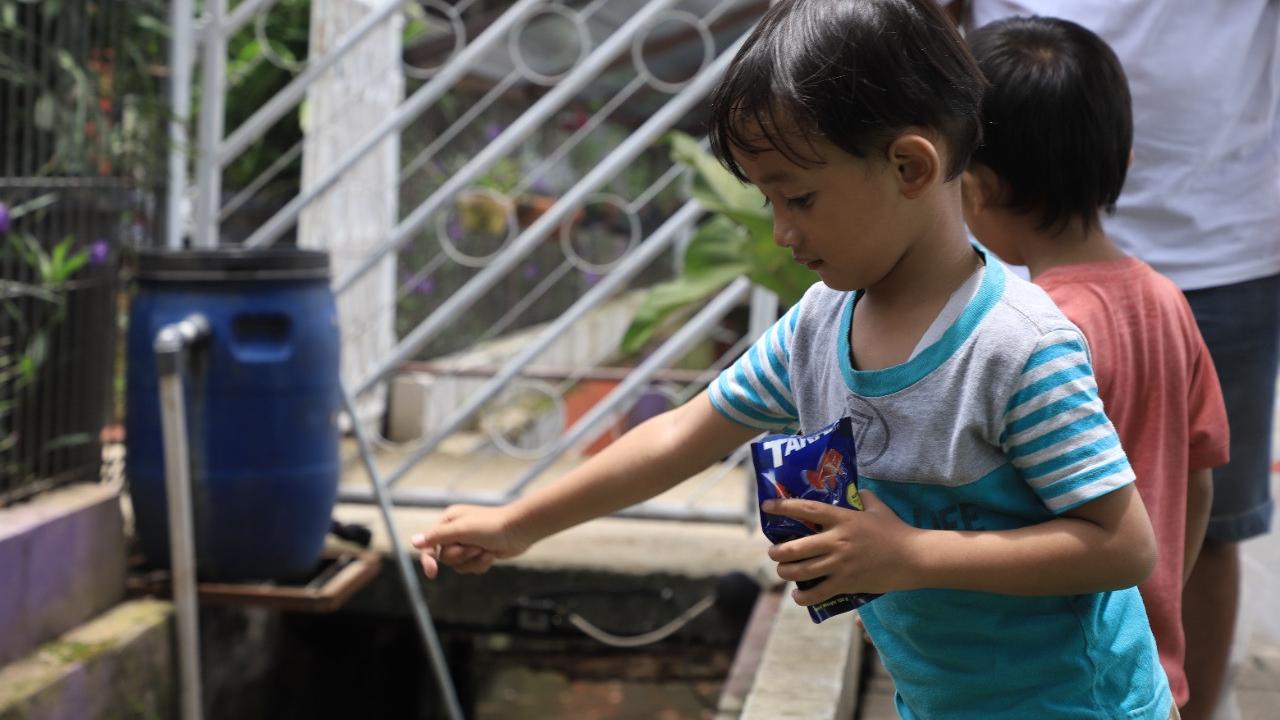 Warga Tangerang ubah selokan jadi tempat budidaya ikan