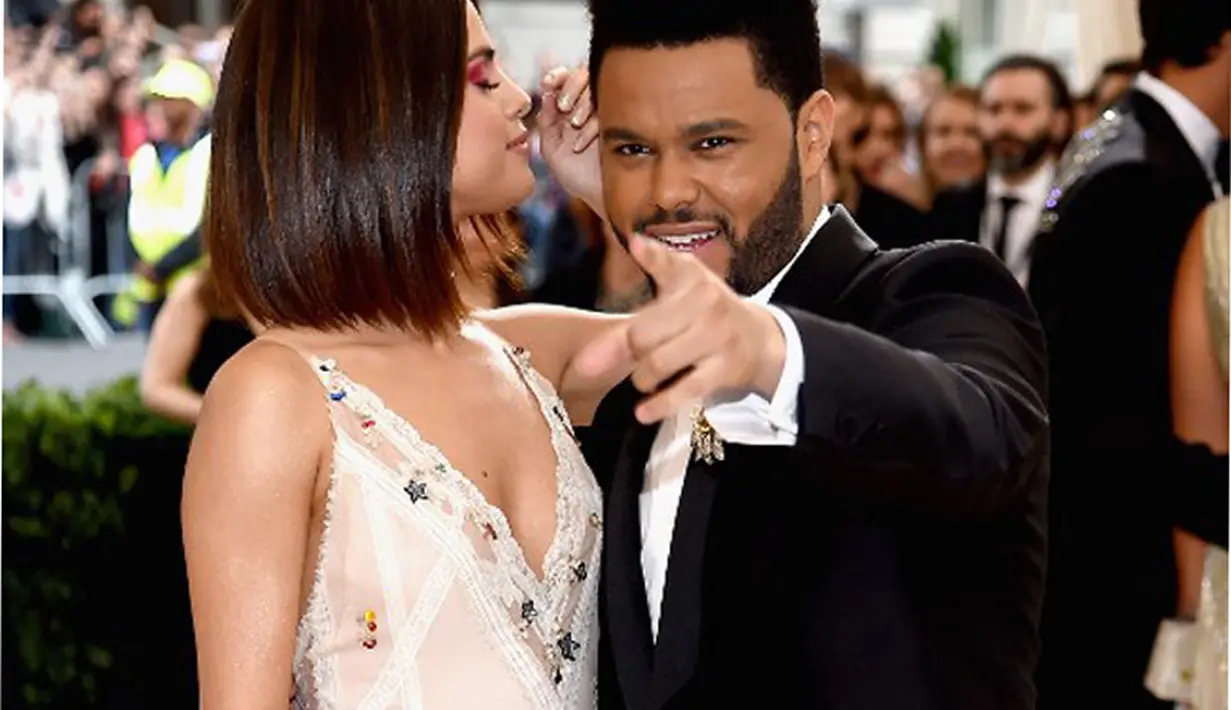 Hubungan Selena Gomez dan The Weeknd memang tidak pernah ada kabar yang tak enak. Baik Selena mapun The Weeknd memang pandai menjaga hubungan mereka, karena mereka paham atas kesibukan masing-masing. (AFP/Bintang.com)