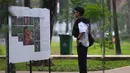 Berbagai karya foto jurnalistik yang ditampilkan merekam beragam peristiwa penting, mulai dari isu sosial, kemanusiaan, lingkungan hingga dinamika kehidupan masyarakat. Tampak dalam foto, pengunjung melihat foto-foto pemenang ajang Anugerah Pewarta Foto Indonesia 2026 di halaman Auditorium Sekretariat Daerah Kabupaten Bogor, Jawa Barat, Jumat (8/5/2026). (Kapanlagi.com/Budy Santoso)