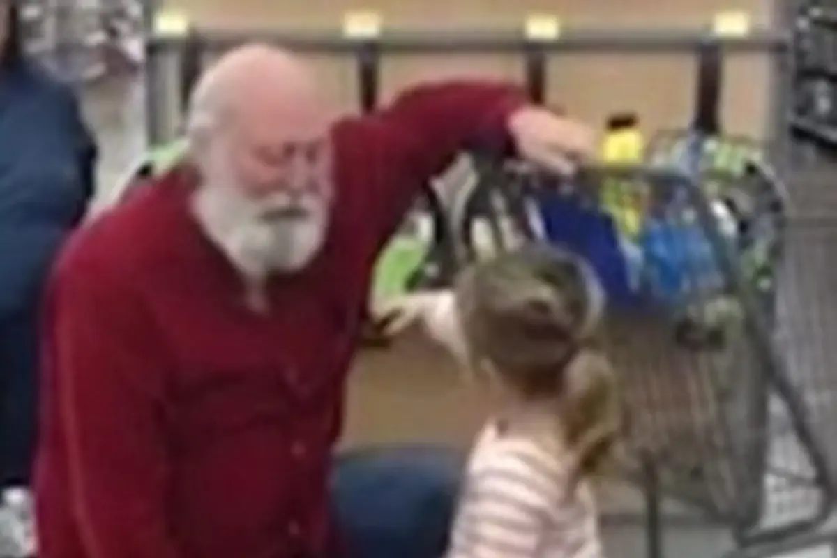Disangka Santa Claus, Pria Ini Beri Tanggapan Mengharukan