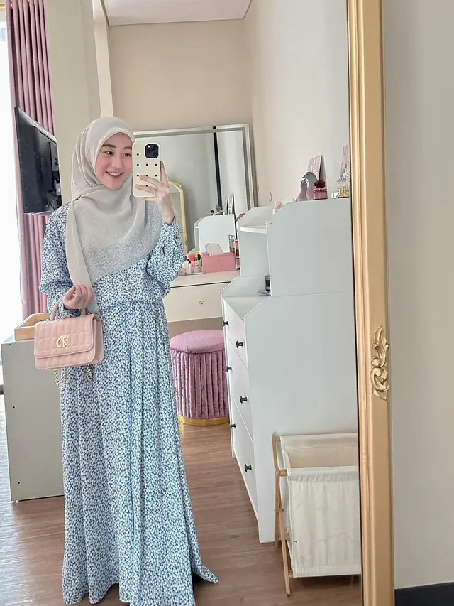 7 Potret Larissa Chou Pamer Baby Bump yang Mulai Terlihat