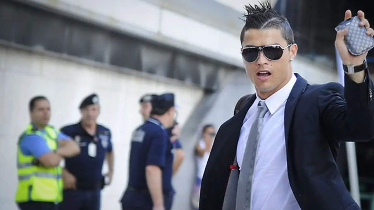cristiano-ronaldo-121125-logo.jpg