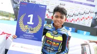 Syafiq Riza Al Gazaly mencuri perhatian dengan berhasil menjadi juara kelas beginner di Yamaha Cup Racing (YCR) 2026. (Bola.com/Abdul Aziz)