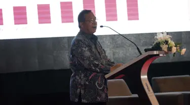 Menko Perekonomian Darmin Nasution saat memberikan paparan dalam pembukaan seminar Komite Ekonomi dan Industri Nasional (KEIN) di Jakarta, Rabu (17/1). Seminar tersebut bertemakan "Mengelolah potensi Ekonomi 2018". (Liputan6.com/Faizal Fanani)