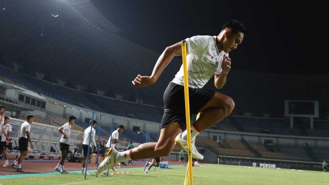 Foto: Yuk Lihat Aksi Marc Klok dan Pemain Timnas Indonesia Lainnya Menyantap Menu Latihan yang Diberikan Shin Tae-yong