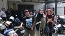 Istri Henry Baskoro Hendarso (Enji), Rosmanizar usai menjalani sidang cerai perdana di Pengadilan Agama Jakarta Timur, Kamis (16/8). Rosmanizar menghadiri sidang cerai perdana tanpa kehadiran Enji dengan agenda mediasi. (Liputan6.com/Herman Zakharia)