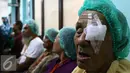 Indosiar bekerjasama dengan Korps Brimob dan Persatuan Dokter Spesialis Mata Indonesia (Perdami) gelar bakti sosial dan pengobatan gratis di Mako Brimob, Kelapa Dua, Depok, Jawa Barat, Sabtu (9/1/2016). (Liputan6.com/Yoppy Renato)