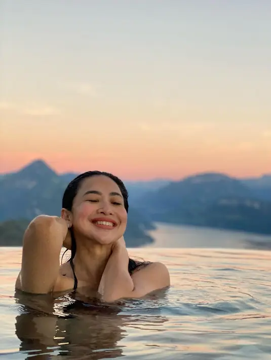 Feni Rose juga menjaga tubuhnya tetap bugar dengan rutin berolahraga dan mengkonsumsi makanan sehat. (FOTO: instagram.com/fenirose/)