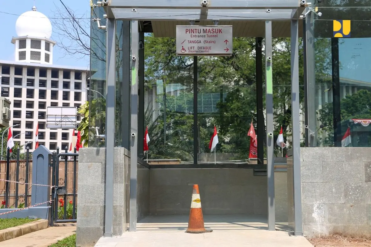 Terowongan Silaturahmi yang menghubungkan Masjid Istiqlal dengan Gereja Katedral Jakarta.