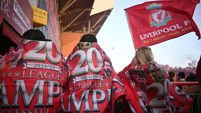 Resmi Juara Liga Inggris 2024/2025, Supporter Liverpool Serbu Stadion Anfield