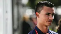 Pebalap junior Mercedes, Pascal Wehrlein, kembali harus menunda debut bersama Sauber pada F1 2017 karena absen pada GP China di Shanghai, 7-9 April 2017. (Bola.com/Twitter/autosport)