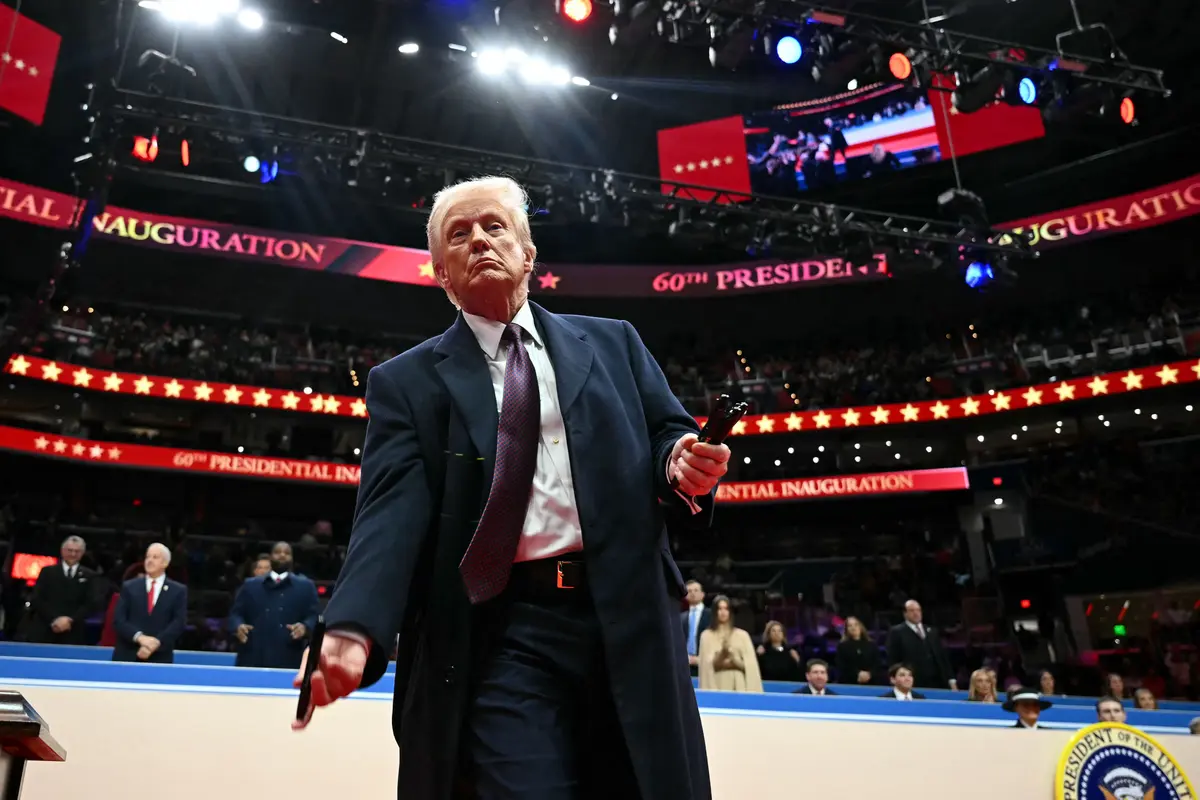 Didampingi JD Vance, Presiden Amerika Serikat Donald Trump Temui Pendukungnya di Capital One Arena