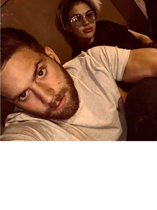 Nikita Mirzani Dilamar Pacar Bulenya, Ini 6 Potret Kemesraan Keduanya