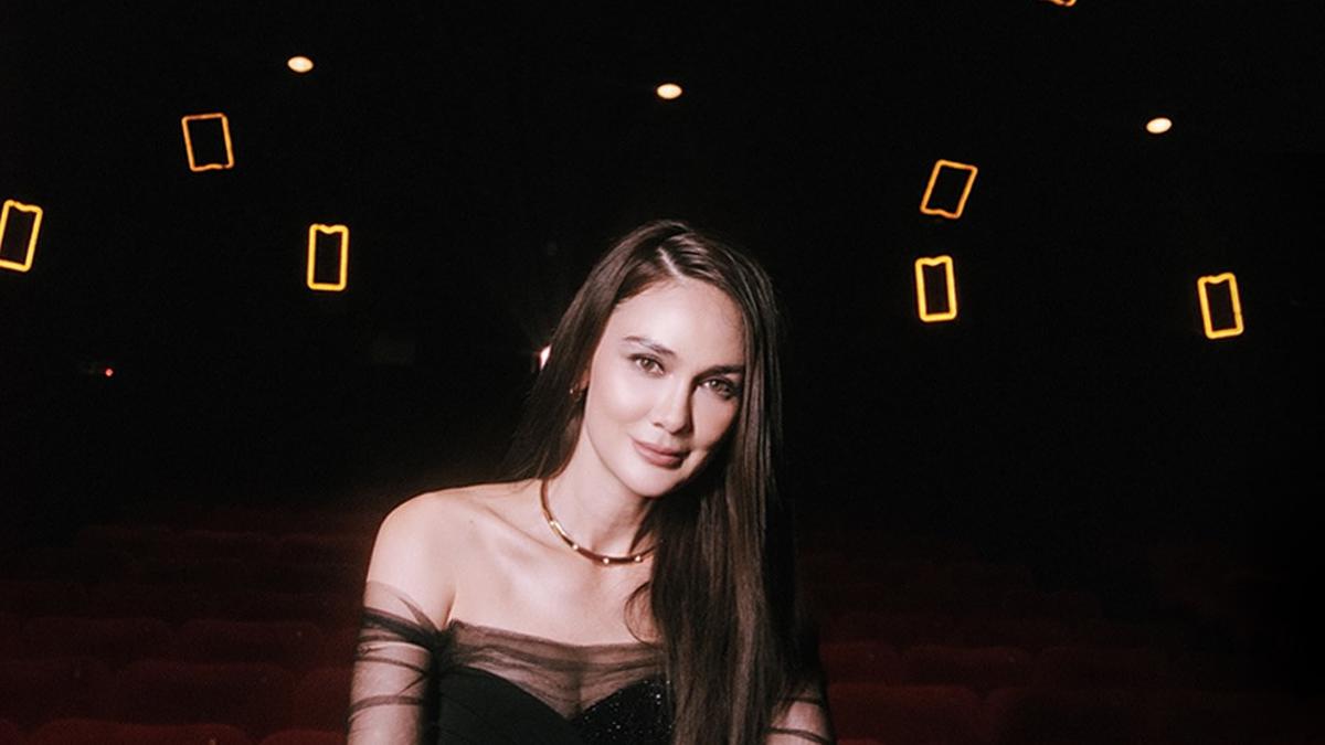 6 Pesona Luna Maya Tampil dengan Gaya Rambut Baru di Gala Premiere Jalan Pulang